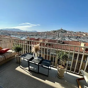 https://appartement-3-chambres-vue-180-sur-le-vieux-port.fr-provencehotel.com